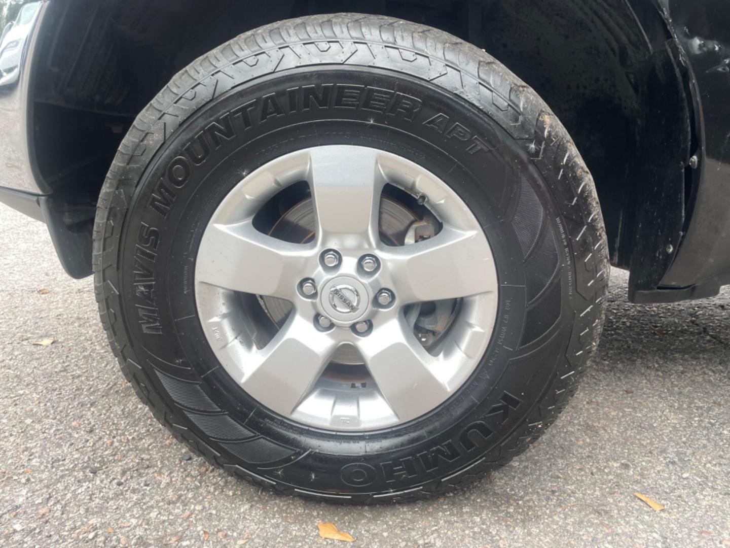 2009 BLACK NISSAN FRONTIER CREW CAB SE (1N6AD07U09C) with an 4.0L engine, Automatic transmission, located at 5103 Dorchester Rd., Charleston, SC, 29418-5607, (843) 767-1122, 36.245171, -115.228050 - Local Trade-in with CD/AUX/Bluetooth, Power Windows, Power Locks, Power Mirrors, Keyless Entry, Alloy Wheels, Bedliner, Tow Package. Clean CarFax (no accidents reported!) 209k miles Located at New Life Auto Sales! 2023 WINNER for Post & Courier's Charleston's Choice Pre-owned Car Dealer AND 2018-2 - Photo#19